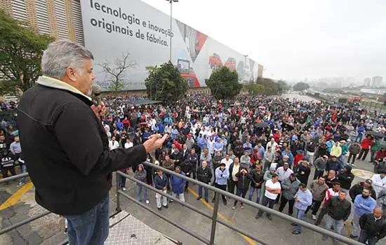 Trabalhadores aprovam revisão de acordo na Volkswagen