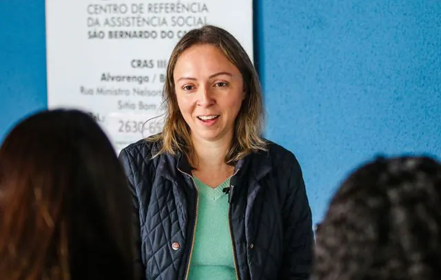 Trabalho do assistente social auxilia famílias na garantia de melhores condições de vida