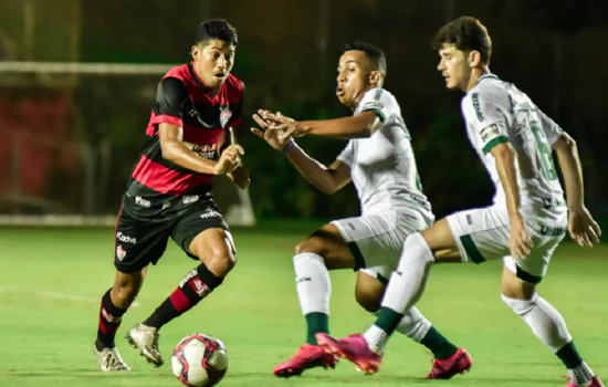 Goiás derrota o Vitória por 3 a 0