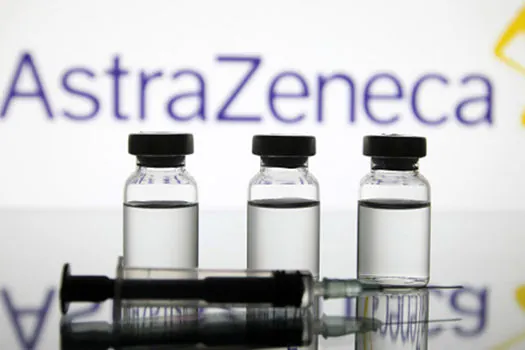 UE processa AstraZeneca por atrasos na entrega da vacina contra coronavírus