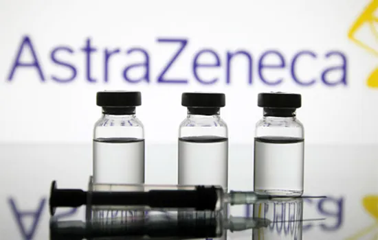 UE processa AstraZeneca por atrasos na entrega da vacina contra coronavírus