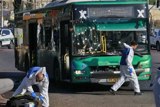 Jerusalém é alvo de explosões com bomba e polícia suspeita de ataque terrorista