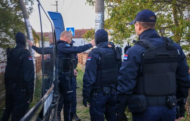 Polícia sérvia prende suspeito de ataque a tiros que deixou oito mortos