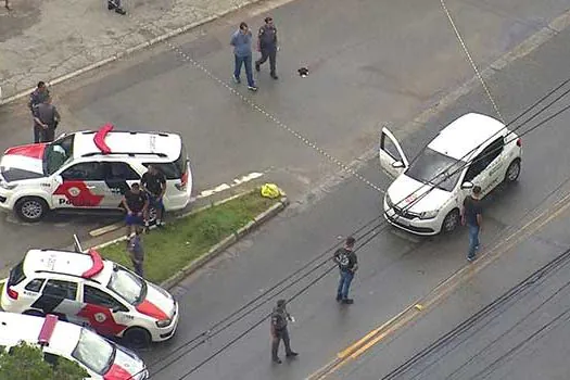 Homem morre em ataque a tiros contra carro com logo da Prefeitura de SP