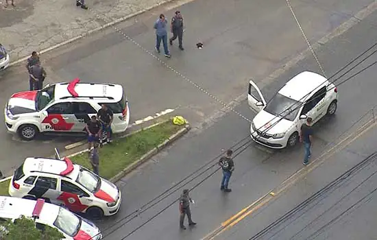 Homem morre em ataque a tiros contra carro com logo da Prefeitura de SP