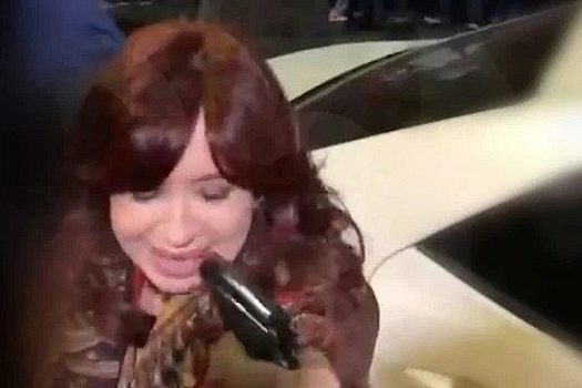 Cristina Kirchner diz que não percebeu que suspeito apontou arma