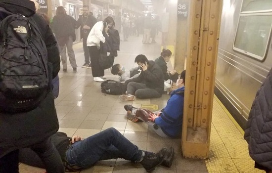 Pessoas são baleadas em estação de metrô no Brooklyn