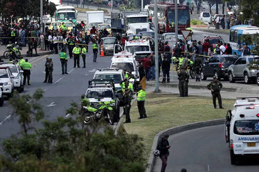 Atentado deixa 10 mortos na Colômbia