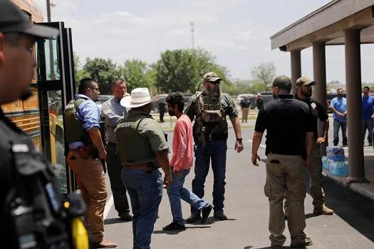 Atirador mata 18 crianças e 1 adulto em escola primária de cidade do Texas