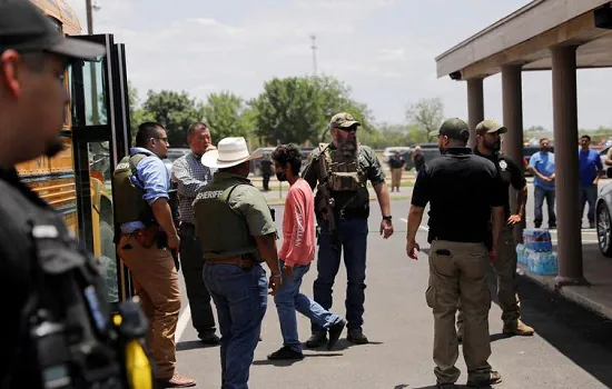 Atirador mata 18 crianças e 1 adulto em escola primária de cidade do Texas