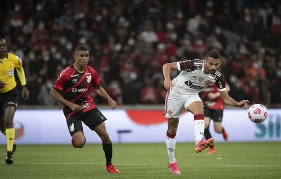 Flamengo reencontra Athletico-PR para se aproximar da liderança do Brasileirão