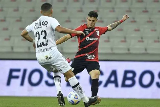 Athletico-PR bate Santos e larga na frente por vaga à semifinal da Copa do Brasil