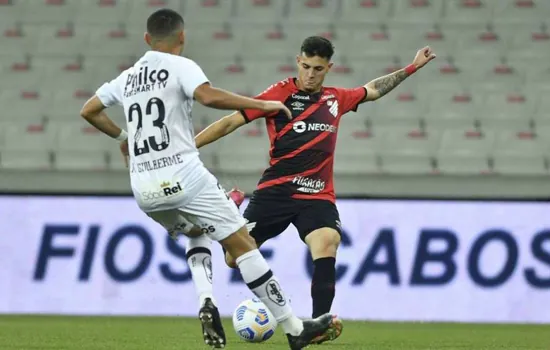 Athletico-PR bate Santos e larga na frente por vaga à semifinal da Copa do Brasil