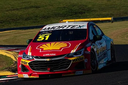 Piloto da Stock Car Átila Abreu ministra palestra em Aracaju (SE)