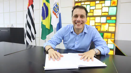 Atila Jacomussi retorna ao comando da Prefeitura de Mauá