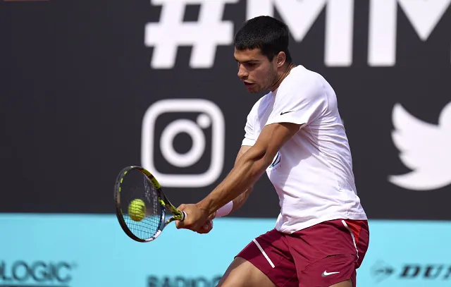 Alcaraz vai às oitavas e reedita final de 2022 com Zverev em Madri