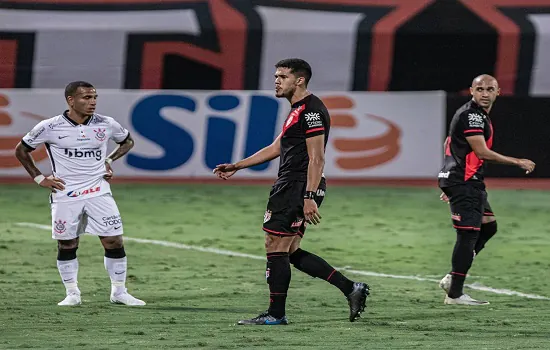 Atlético-GO e Corinthians empatam em jogo fraco em Goiânia