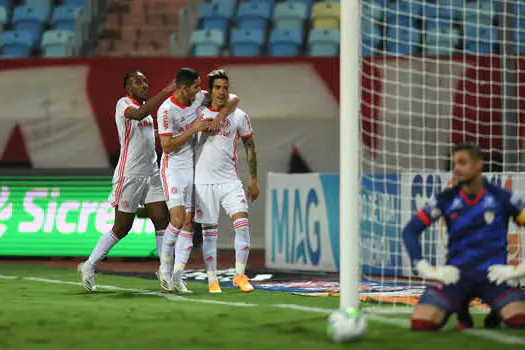 Internacional vence Atlético-GO e larga na frente na Copa do Brasil