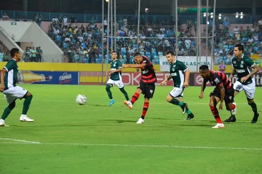 Atlético-GO busca 1ª vitória no Brasileirão contra o embalado Coritiba em Goiânia