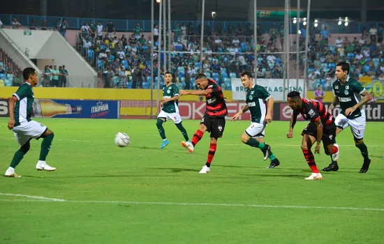 Atlético-GO busca 1ª vitória no Brasileirão contra o embalado Coritiba em Goiânia