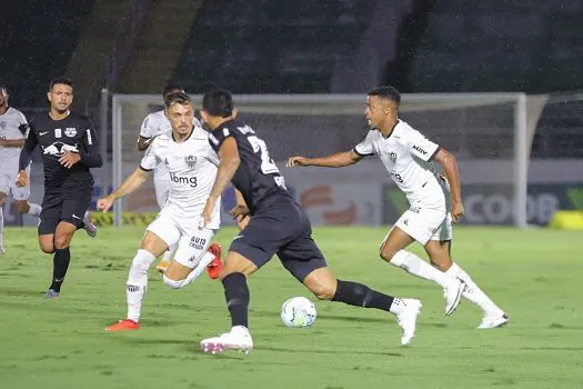 Atlético-MG consegue empate no último lance em pênalti polêmico contra o Bragantino