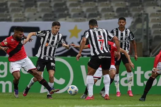 Argentinos marcam e garantem vitória do Atlético-MG sobre o Atlético-GO