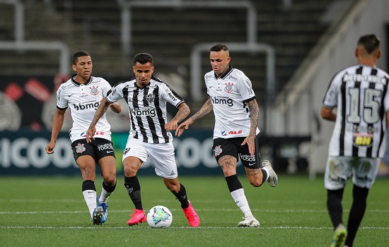 Atlético-MG vence Corinthians fora de casa e assume liderança do Brasileirão