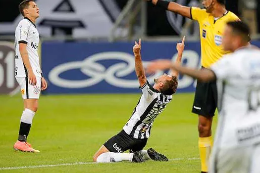 Corinthians perde de virada contra o Atlético Mineiro