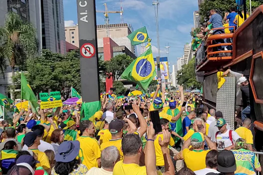 Bolsonaristas pedem impeachment de ministros do STF em ato na capital de SP