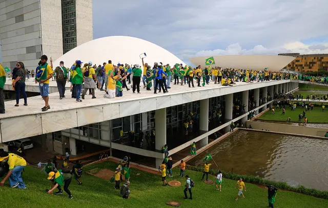 PT cobra punição a Bolsonaro e a militares envolvidos em ação golpista