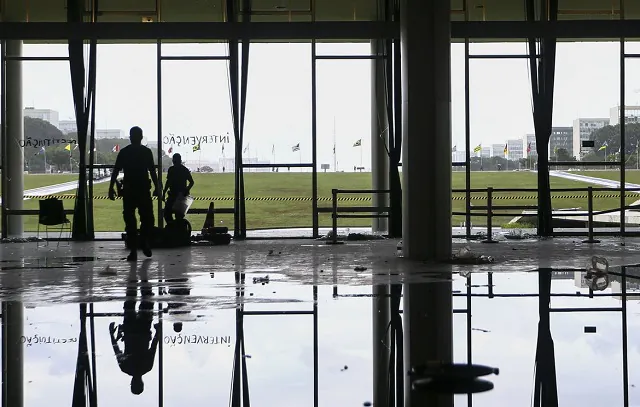 Atos antidemocráticos: PF prende bombeiro e ativista no RJ