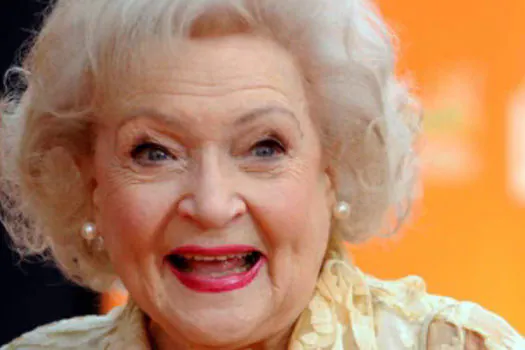 Morre a atriz Betty White aos 99 anos_x000D_