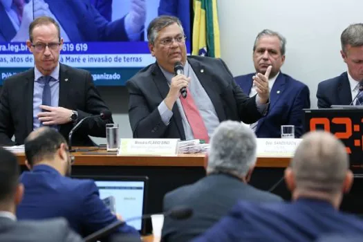 Audiência da Câmara com Dino é encerrada após confusão entre deputados