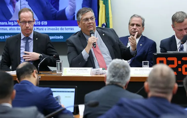 Audiência da Câmara com Dino é encerrada após confusão entre deputados