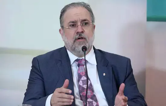 Aras diz ter sido “mal compreendido” por fala sobre unhas das mulheres