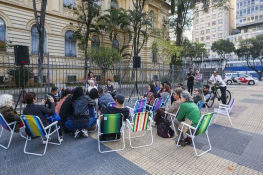Aula em praça pública homenageia legado de Paulo Freire