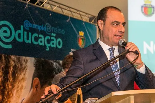 Auricchio envia projeto do abono dos profissionais da Educação à Câmara