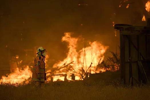 Número de mortos em incêndios na Austrália sobe para 27