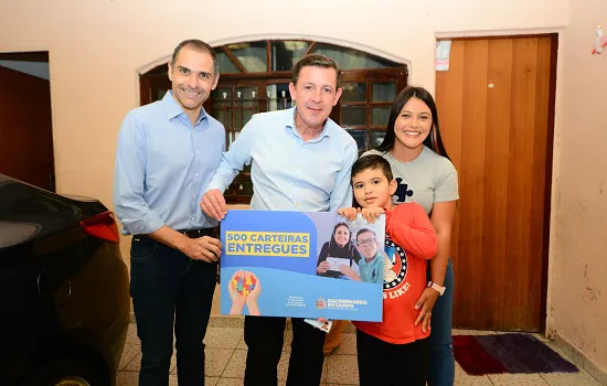 Prefeito Orlando Morando entrega 500ª carteira de identificação da pessoa com autismo