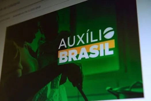 Beneficiários do Auxilio Brasil podem sacar hoje parcela de novembro