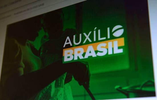 Auxílio Brasil: Beneficiários com NIS final 4 recebem hoje (15)