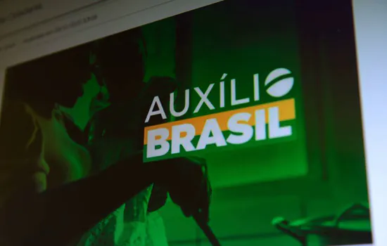 Auxílio Brasil: Caixa paga hoje (15) a beneficiários com NIS final 2