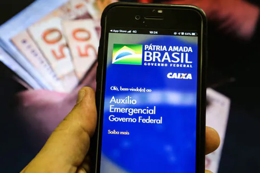 Auxílio emergencial é pago a beneficiários do Bolsa Família com NIS 4