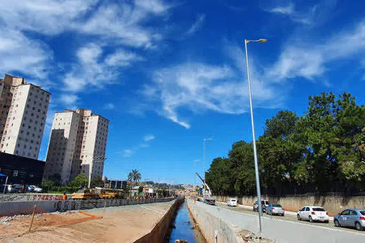 Avenida Luiz Ignácio de Anhaia Mello  recebe asfalto e iluminação de LED