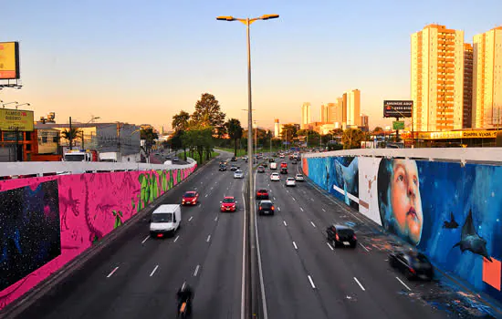 Avenida Santos Dumont ganha novo visual com grafites