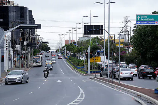 São Caetano vai testar motoristas com sintomas de covid-19 em bloqueios de trânsito