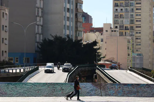 Previsão do Tempo: Semana inicia em SP com tempo seco elevação das temperaturas _x000D_