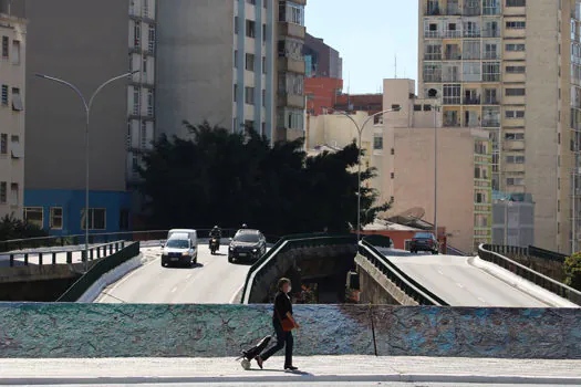 Previsão do Tempo: Cidade de São Paulo tem céu encoberto nesta manhã (23)