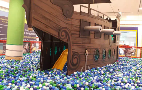 Aventura pirata anima as férias do Golden Square Shopping