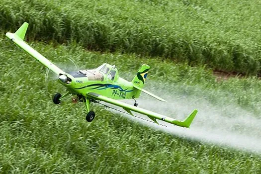 Congresso aprova uso de avião agrícola no combate a incêndio florestal